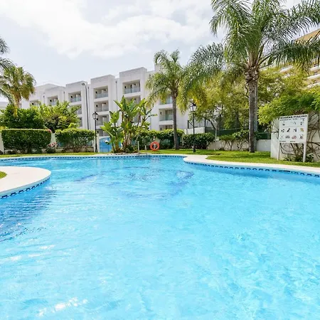 Malagasuite Bajondillo Pool Apartment